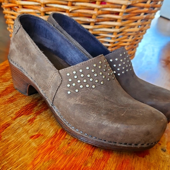 Dansko Brown Suede Clogs 8-8.5 - Picture 1 of 15